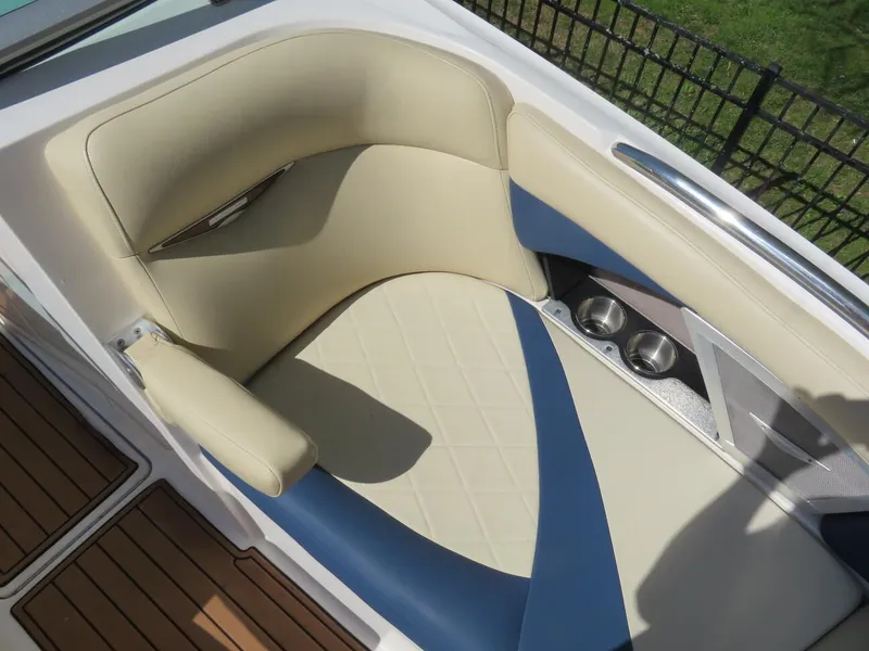 Slide: The Image of 2009 MasterCraft MariStar 255 boat interior seating with cup holders. - 5