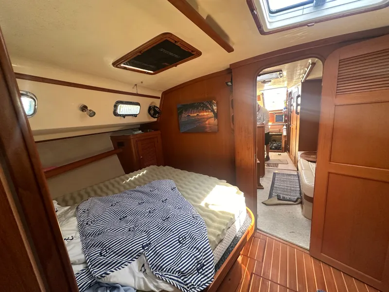 Slide: The Image of Island Packet 420 2002 sailboat interior with cozy bedroom and wooden finishes. - 43