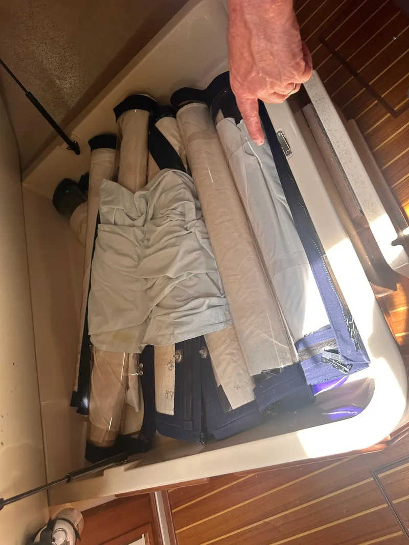 Slide: The Image of Island Packet 420 2002 - 51