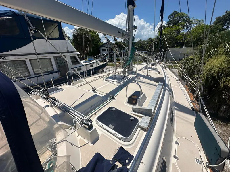 Slide: The Image of Island Packet 420 2002 - 63