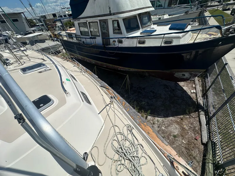 Slide: The Image of Island Packet 420 2002 - 64