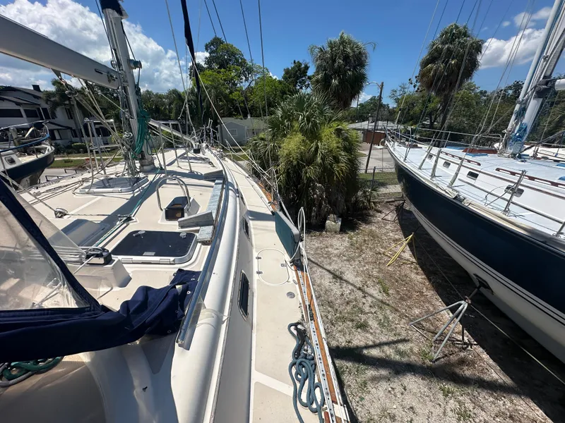 Slide: The Image of Island Packet 420 2002 - 70