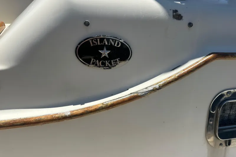 Slide: The Image of Island Packet 420 2002 - 87