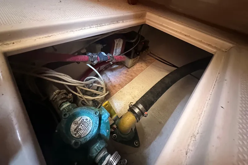 Slide: The Image of Island Packet 420 2002 - 90