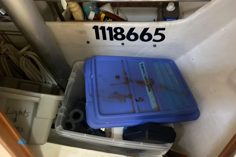 Slide: The Image of Island Packet 420 2002 - 92