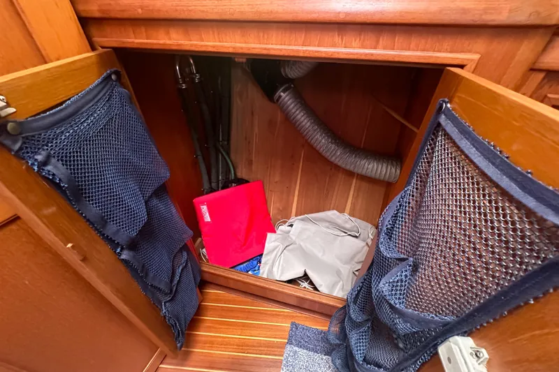 Slide: The Image of Island Packet 420 2002 - 94