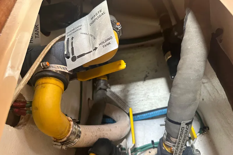 Slide: The Image of Island Packet 420 2002 - 95