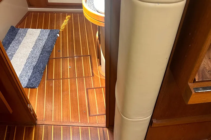 Slide: The Image of Island Packet 420 2002 - 98