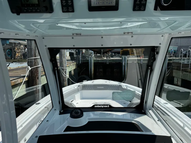Slide: The Image of 2025 Everglades 285 Center Console boat interior view at dock. - 46