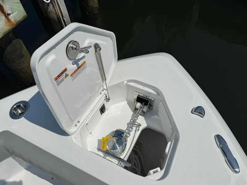 Slide: The Image of Everglades 285 Center Console 2025 - 55
