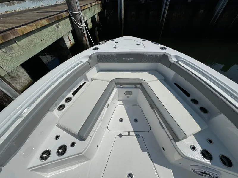 Slide: The Image of Everglades 285 Center Console 2025 - 56