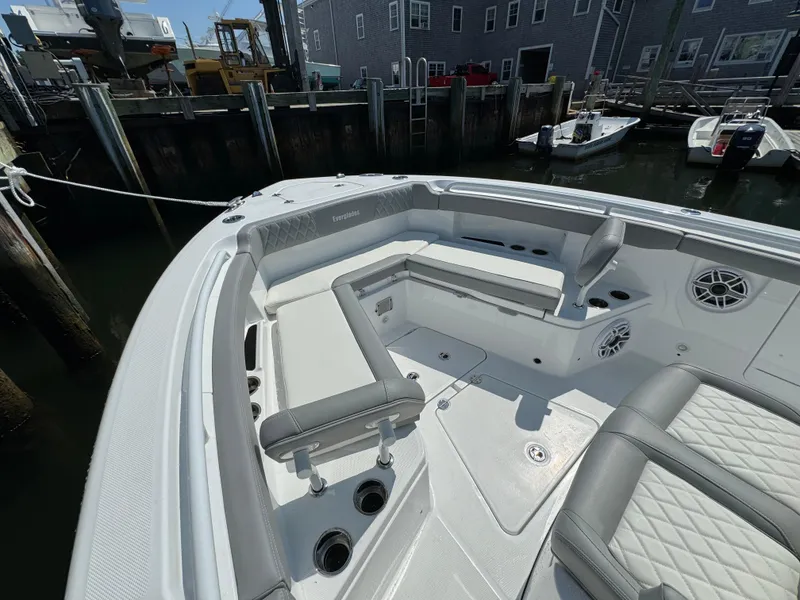 Slide: The Image of Everglades 285 Center Console 2025 - 57