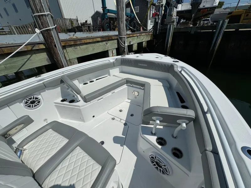 Slide: The Image of Everglades 285 Center Console 2025 - 58