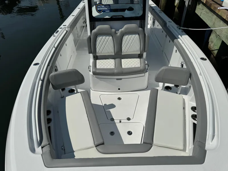 Slide: The Image of Everglades 285 Center Console 2025 - 60