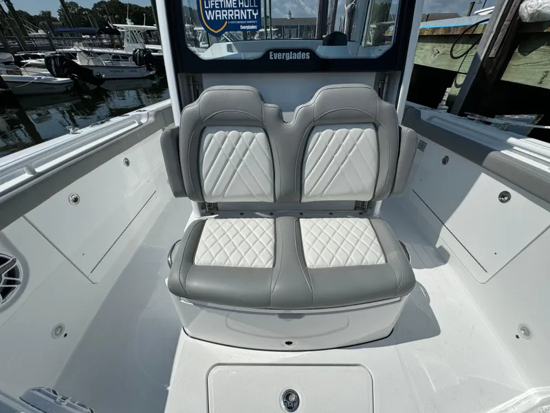 Slide: The Image of Everglades 285 Center Console 2025 - 63
