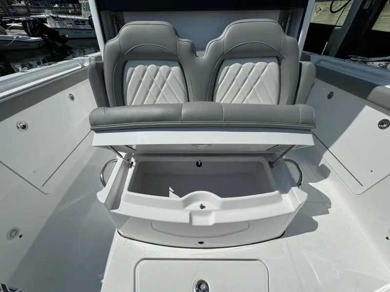 Slide: The Image of Everglades 285 Center Console 2025 - 65