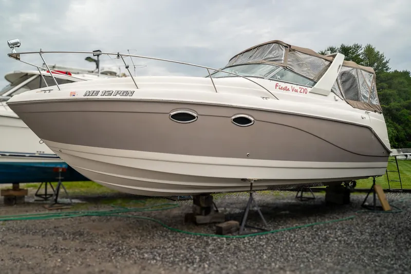 The Image of Rinker Fiesta Vee 270 2005 - 1