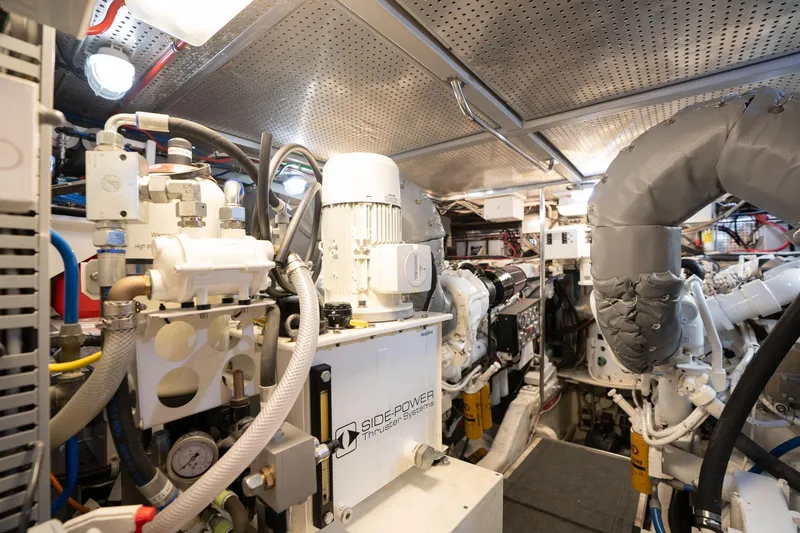 Slide: The Image of Vitech 68' Vitech Pilothouse 1999 - 103