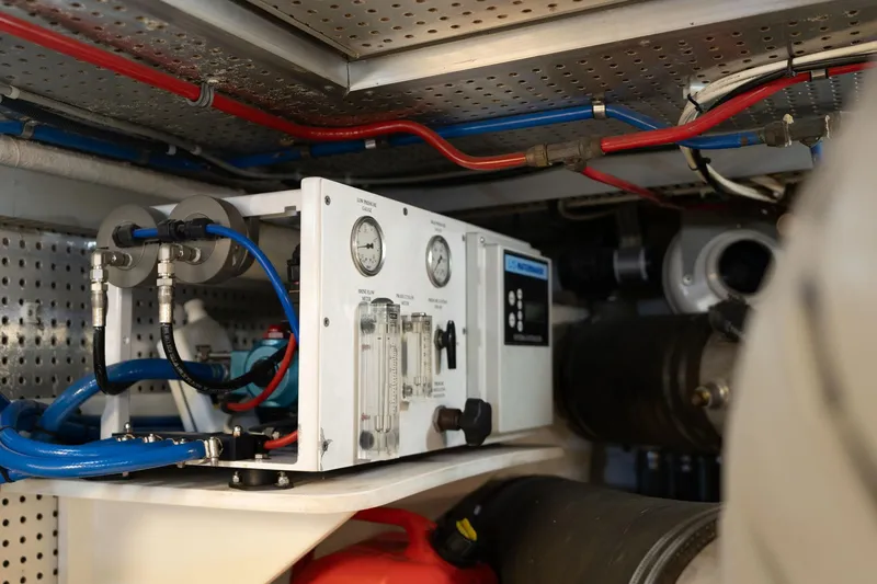 Slide: The Image of Vitech 68' Vitech Pilothouse 1999 - 111