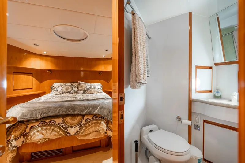 Slide: The Image of Luxurious bedroom and bathroom in 1999 Vitech 68' Pilothouse yacht. - 33