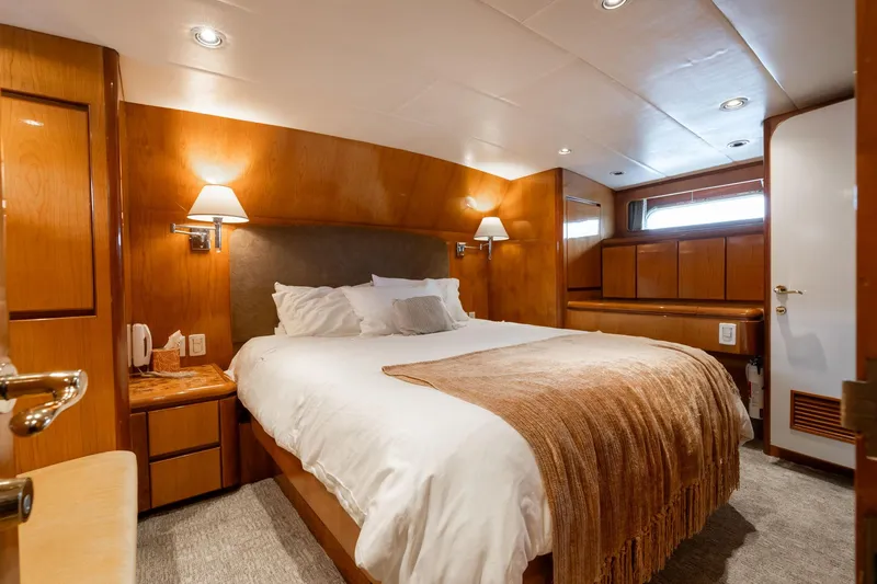 Slide: The Image of Vitech 68' Vitech Pilothouse 1999 - 54