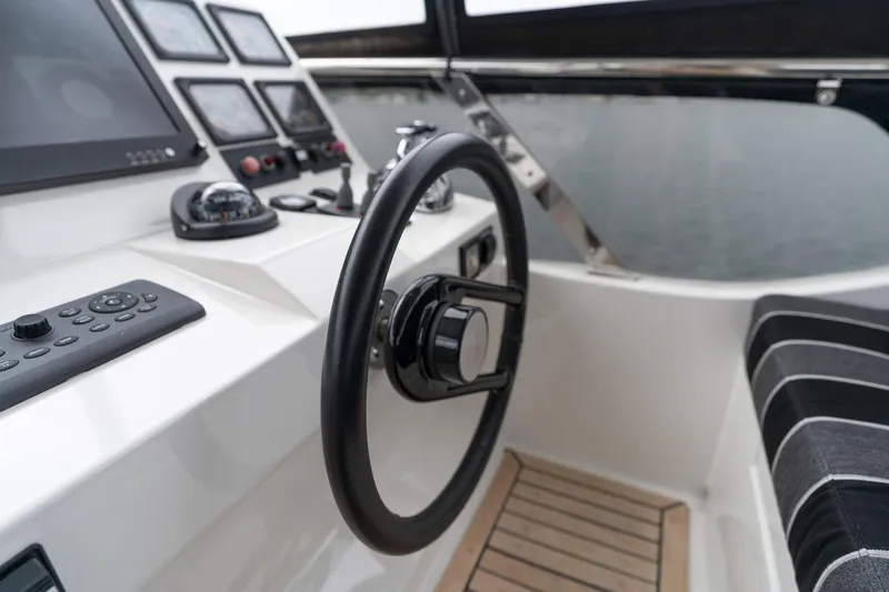 Slide: The Image of Vitech 68' Vitech Pilothouse 1999 - 67