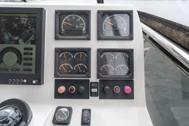 Slide: The Image of Vitech 68' Vitech Pilothouse 1999 - 71
