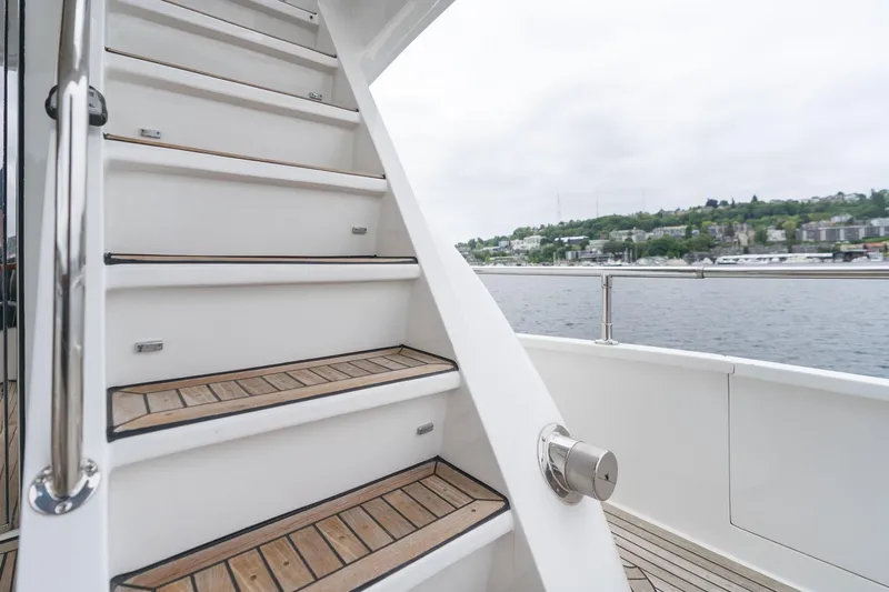 Slide: The Image of Vitech 68' Vitech Pilothouse 1999 - 76