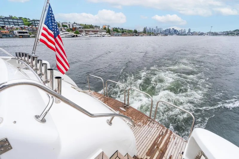 Slide: The Image of Vitech 68' Vitech Pilothouse 1999 - 77