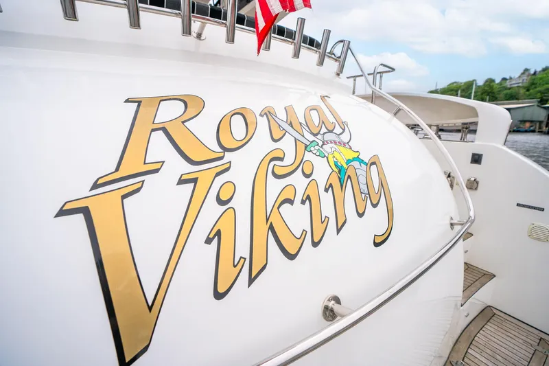 Slide: The Image of Vitech 68' Vitech Pilothouse 1999 - 80