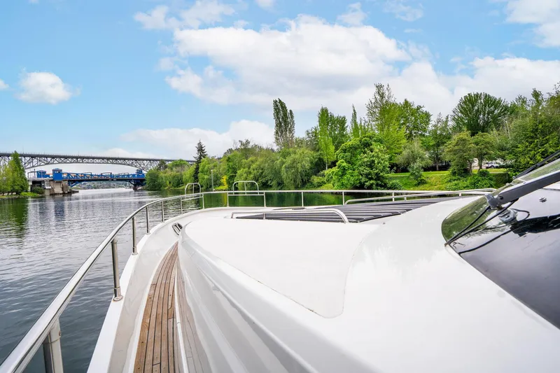 Slide: The Image of Vitech 68' Vitech Pilothouse 1999 - 82