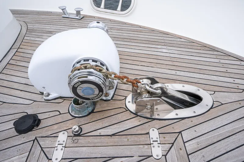 Slide: The Image of Vitech 68' Vitech Pilothouse 1999 - 87