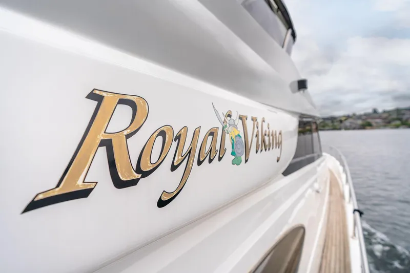 Slide: The Image of Vitech 68' Vitech Pilothouse 1999 - 90