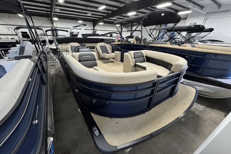 Slide: The Image of Harris Cruiser 210 2025 - 1