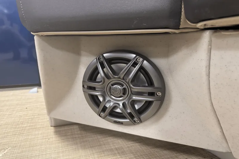 Slide: The Image of Harris Cruiser 210 2025 - 5