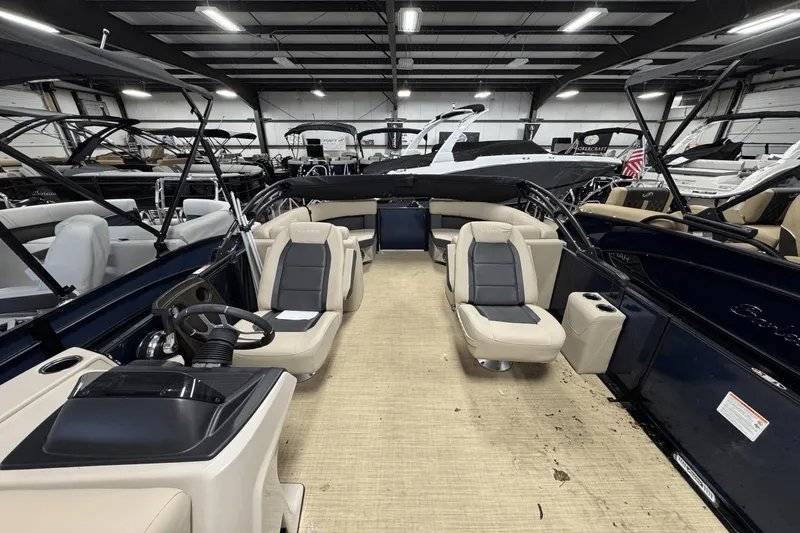 Slide: The Image of Harris Cruiser 210 2025 - 8