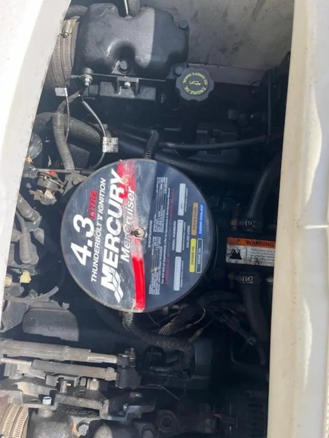 Slide: The Image of 2003 Four Winns 180 Freedom I/O boat engine, 4.3L Mercury Thunderbolt Ignition. - 8