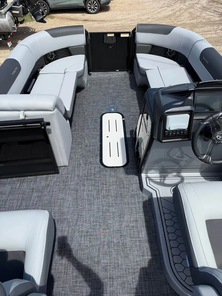 Slide: The Image of VERANDA VR235RC TRITOON 2027 - 5
