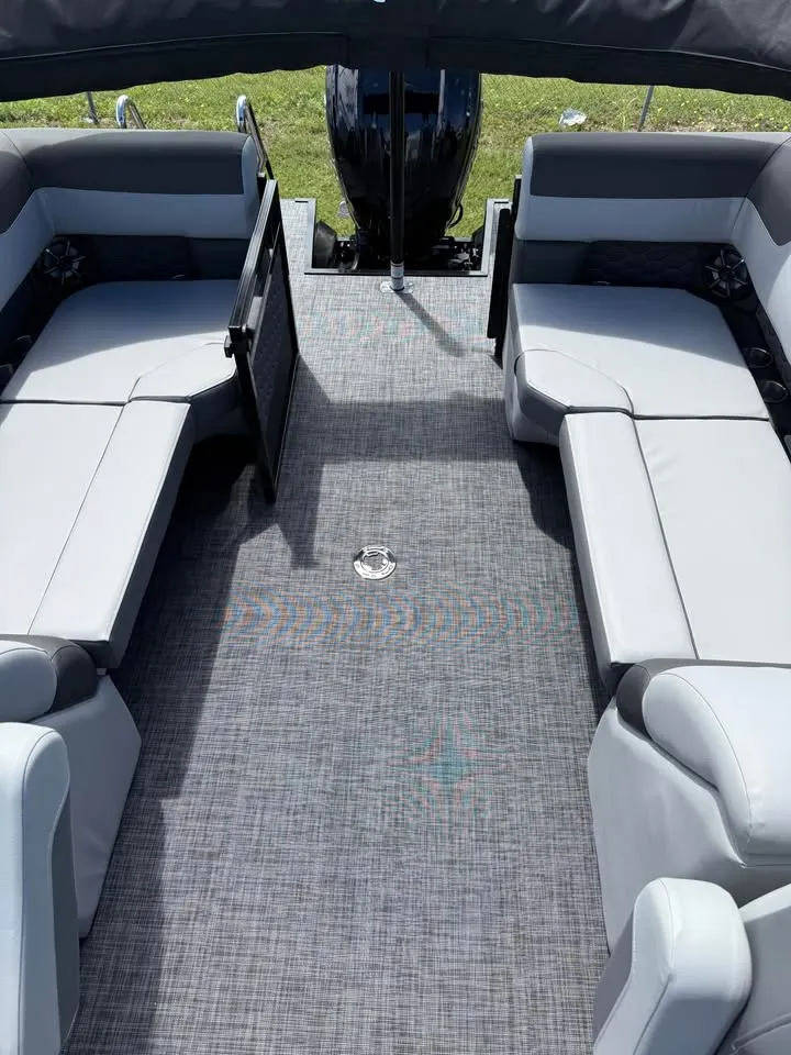 Slide: The Image of VERANDA VR235RC TRITOON 2027 - 3