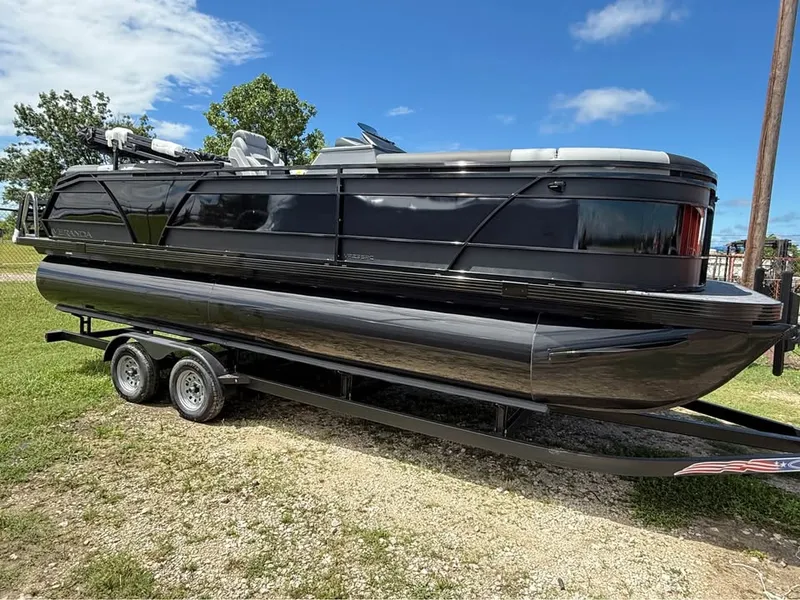 Slide: The Image of VERANDA VR235RC TRITOON 2027 - 1