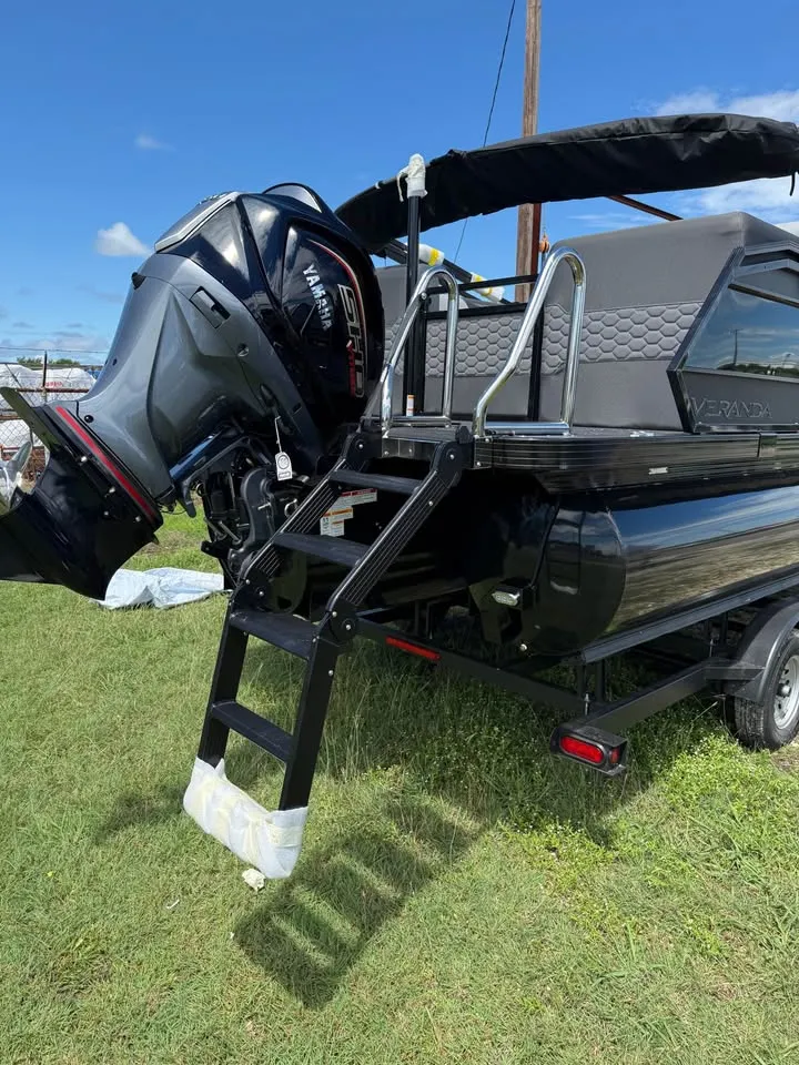 Slide: The Image of VERANDA VR235RC TRITOON 2027 - 2