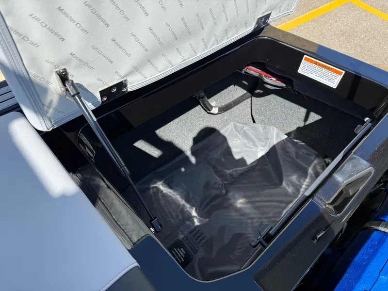 Slide: The Image of MasterCraft NXT21 2024 - 18