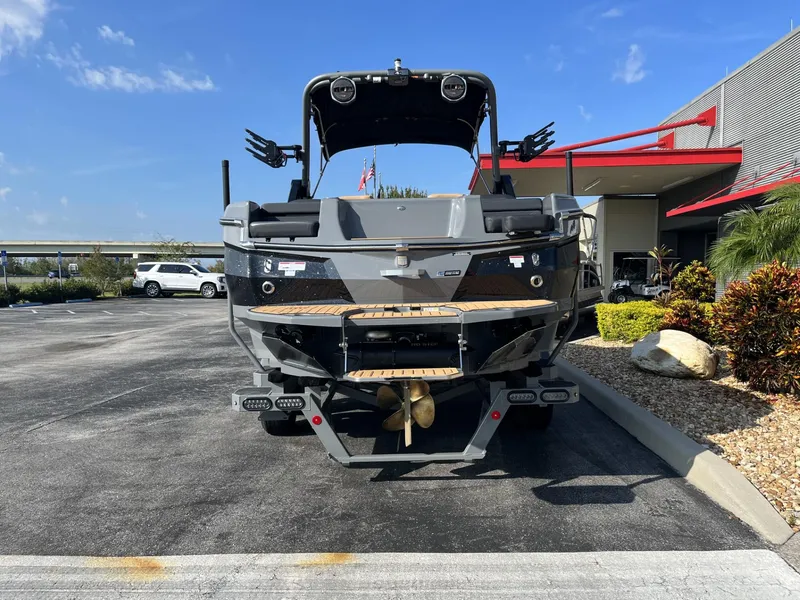 Slide: The Image of MasterCraft XStar S 2024 - 13