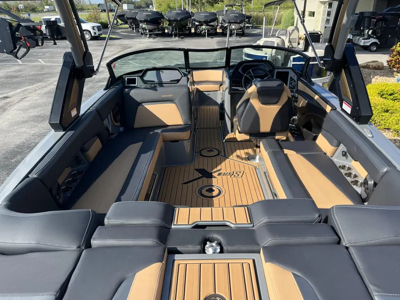 Slide: The Image of MasterCraft XStar S 2024 - 15