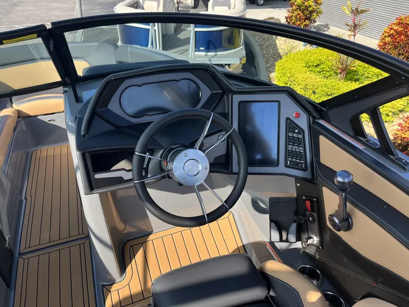 Slide: The Image of MasterCraft XStar S 2024 - 16