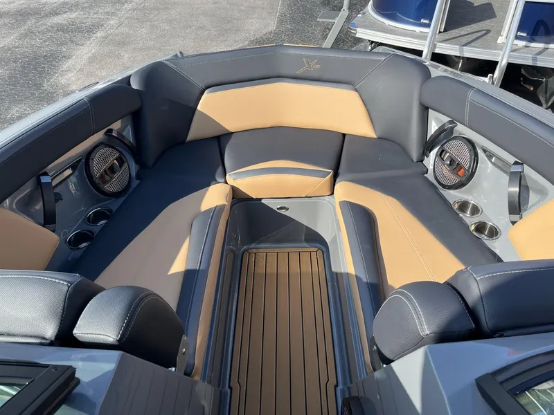 Slide: The Image of MasterCraft XStar S 2024 - 17
