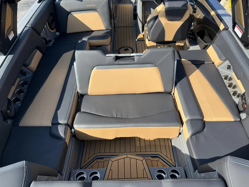 Slide: The Image of MasterCraft XStar S 2024 - 8