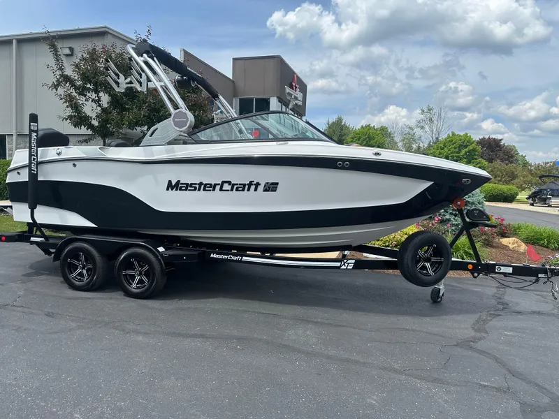 The Image of MasterCraft XT22 T 2024 - 1