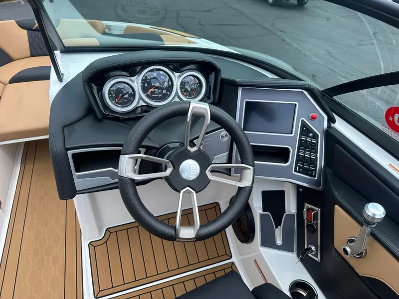 Slide: The Image of MasterCraft XT22 T 2024 - 8