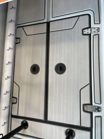 Slide: The Image of Veer Veer V13 2023 - 9